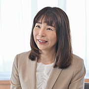 太田彩子氏
